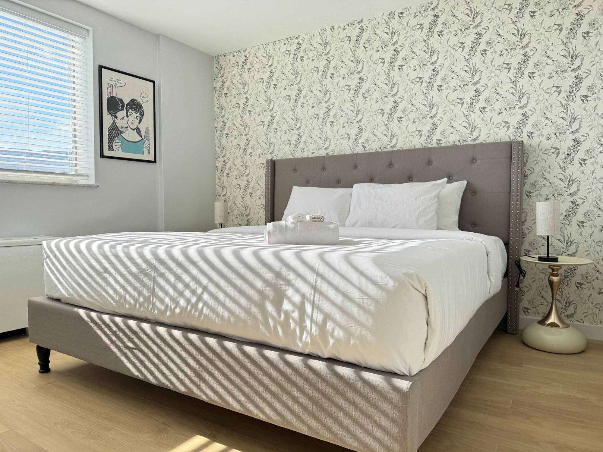 Heart Downtown 2bd Onsite Parking View King Bed Lm1106